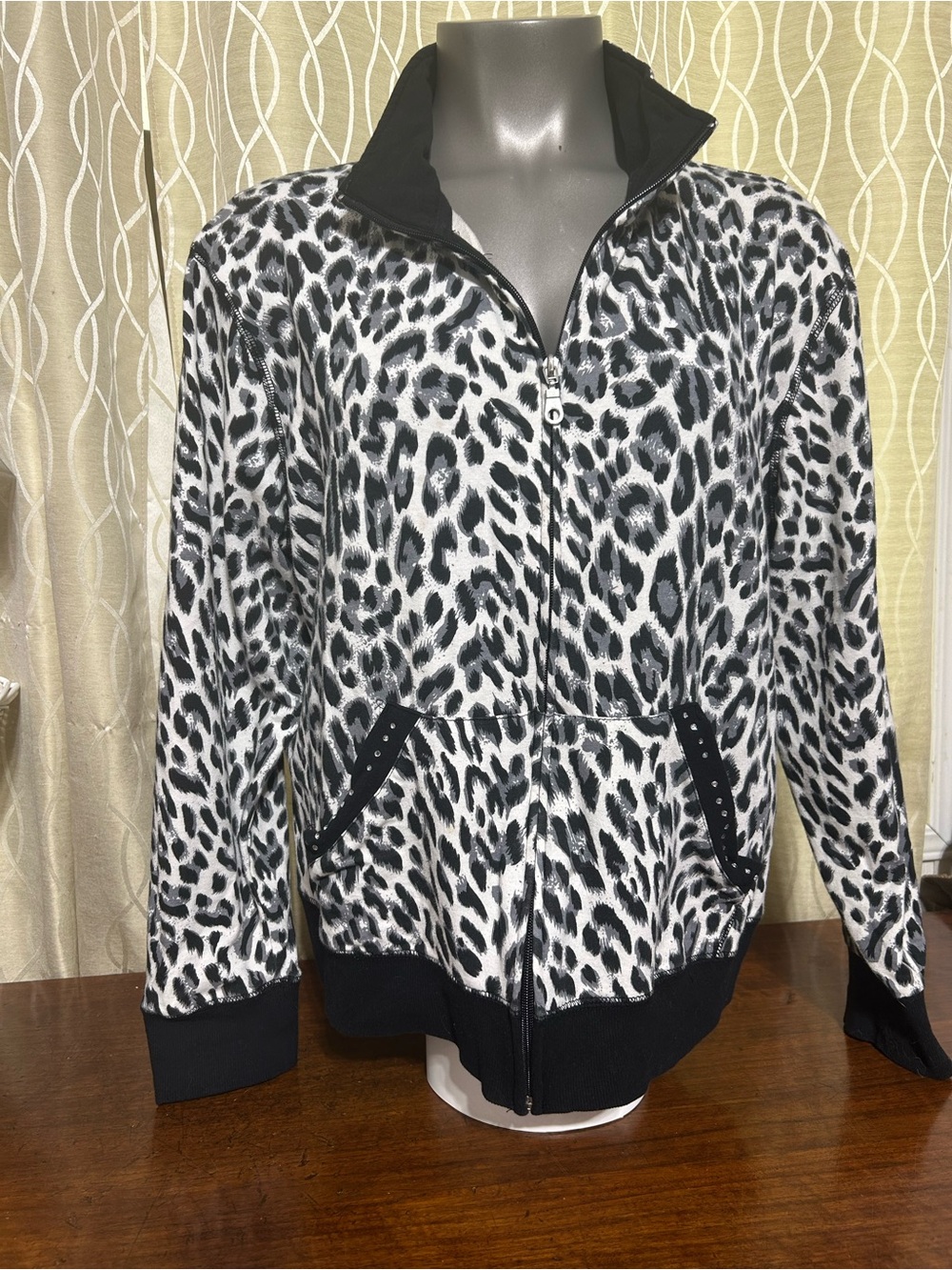 Onque Casuals Black & White Leopard Print Bomber Jacket